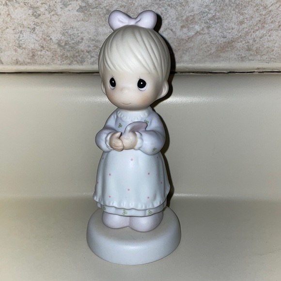 Precious Moments Other - 🔴Vintage Precious Moments Figurine🍓